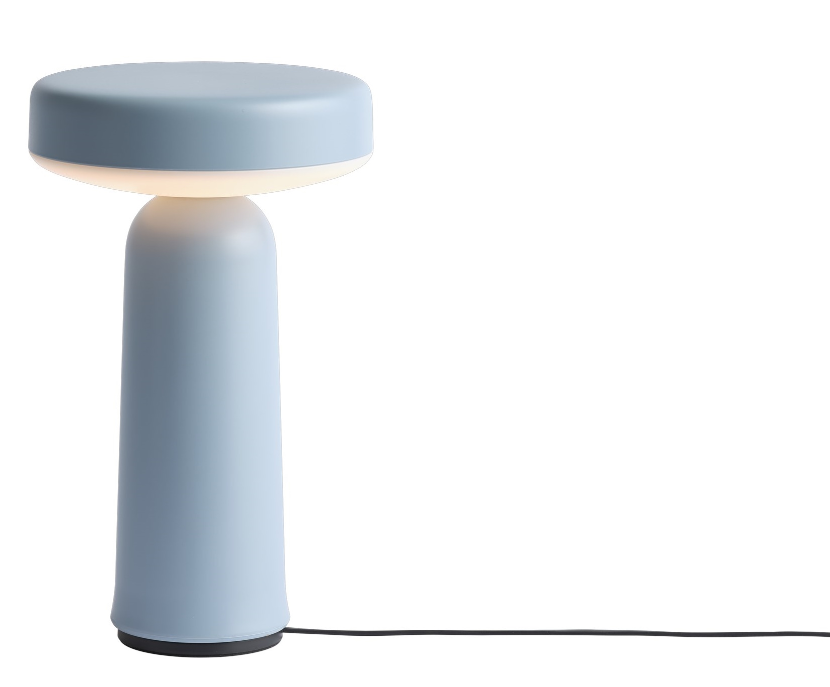 Ease Portable Lamp, hellblaue Akku Tischleuchte von Muuto für stimmungsvolle Beleuchtung im Innenbereich.