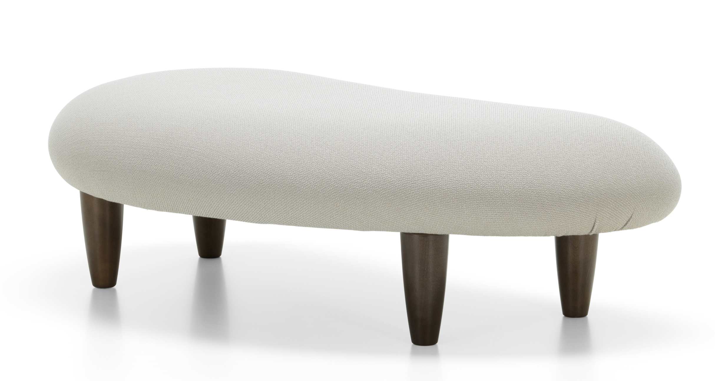 Weißer Freeform Ottoman von Vitra mit vier dunklen Holzbeinen, modernes Design für Wohnzimmer und Büro.