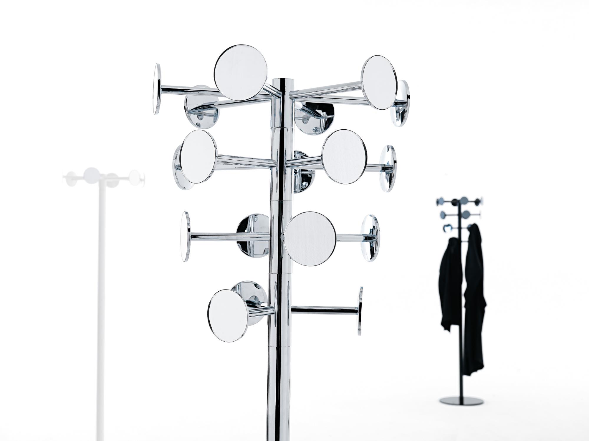 Moderner, verchromter Chaperon Kleiderständer von Opinion Ciatti mit runden Haken für Jacken und Mäntel.