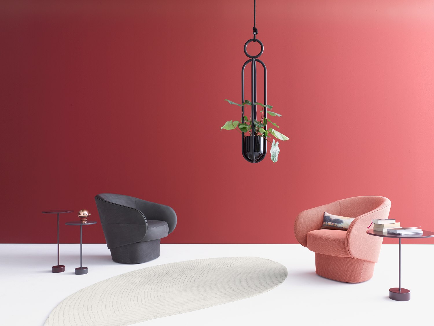 Zwei Roc Sessel von Cor, ein grauer und ein rosafarbener, mit Tellerfuß.