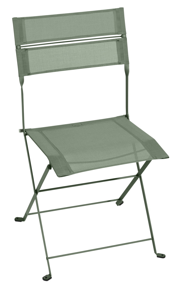 Grüner Latitude Stuhl von Fermob für den Außenbereich, klappbar, aus Metall und Textilene.