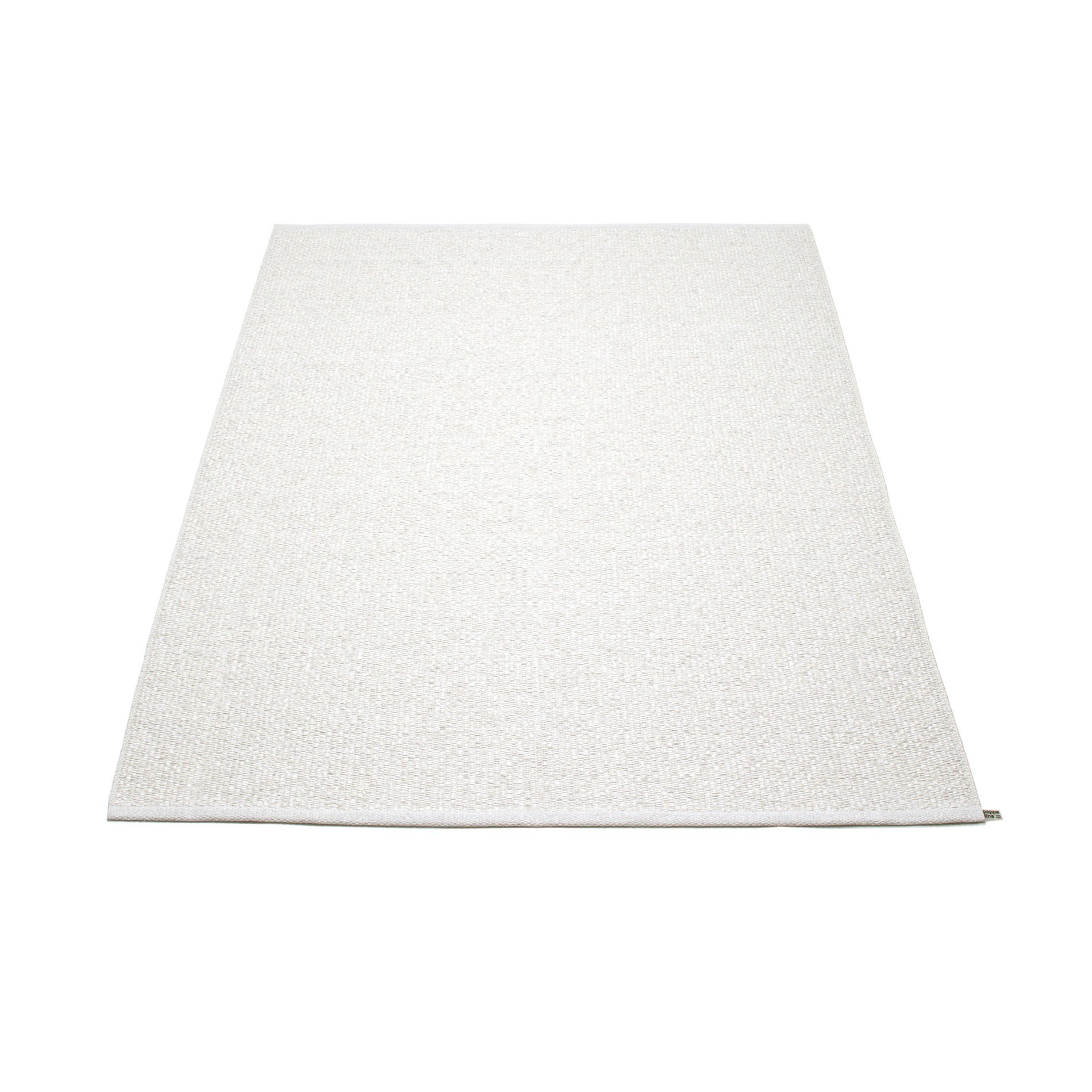 Weißer Kunststoffteppich Svea von Pappelina, 140x220 cm, ideal für drinnen und draußen.