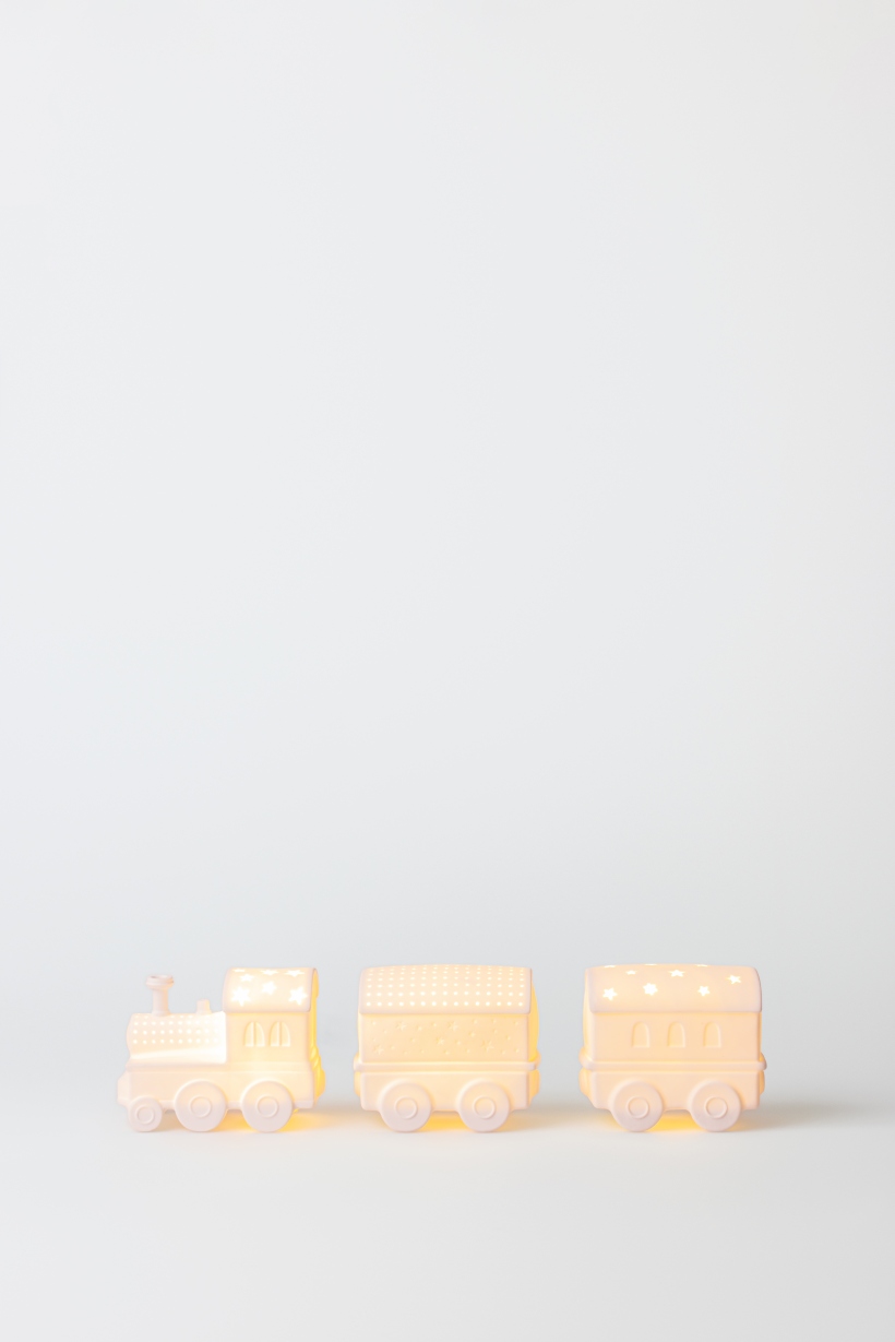 LED Lichtzug Set: Dekorativer Zug mit Rädern, beleuchtet, für Kinderzimmer und als Weihnachtsdeko.