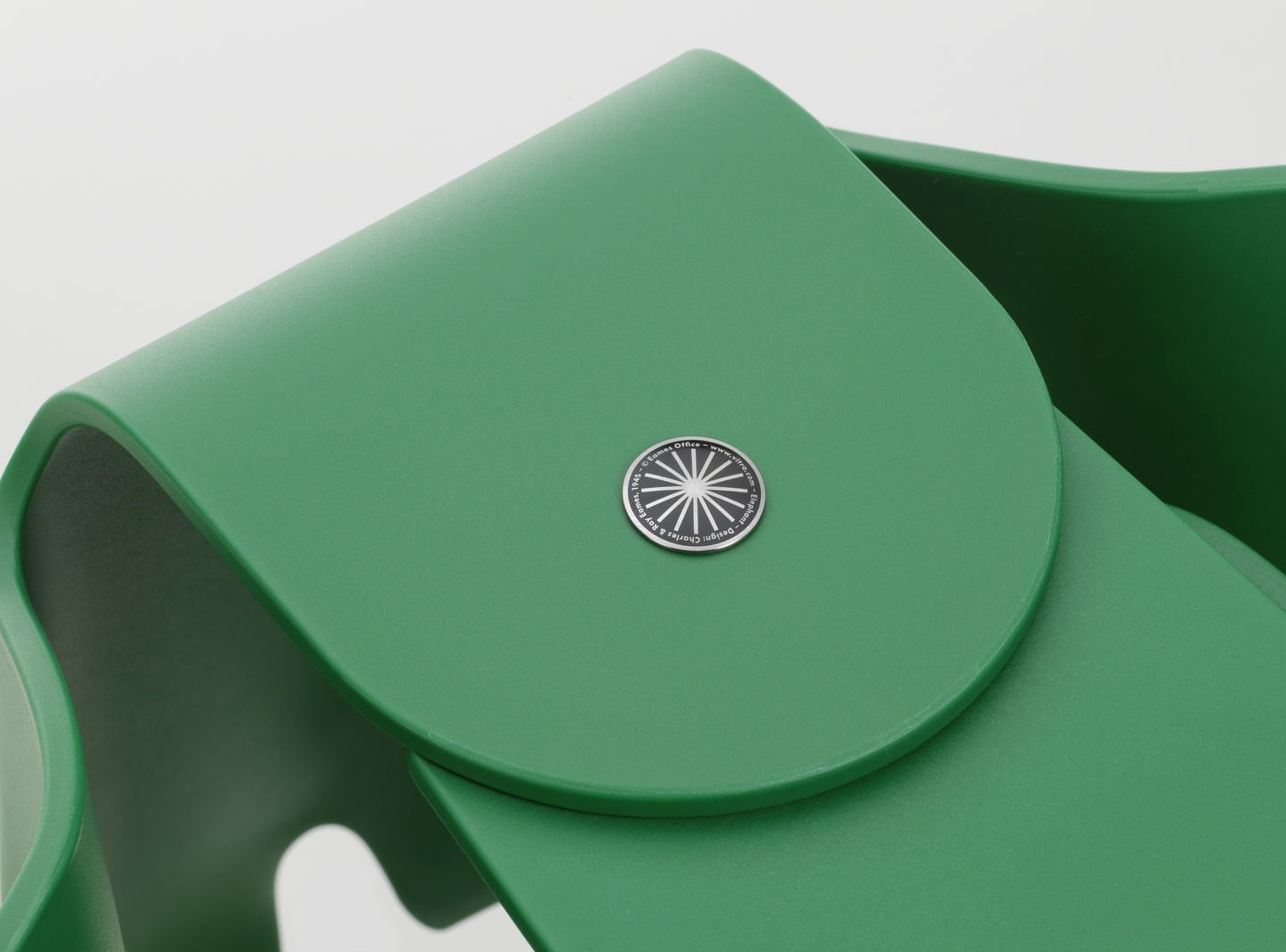 Eames Elephant Hocker RE Vitra Smaragd