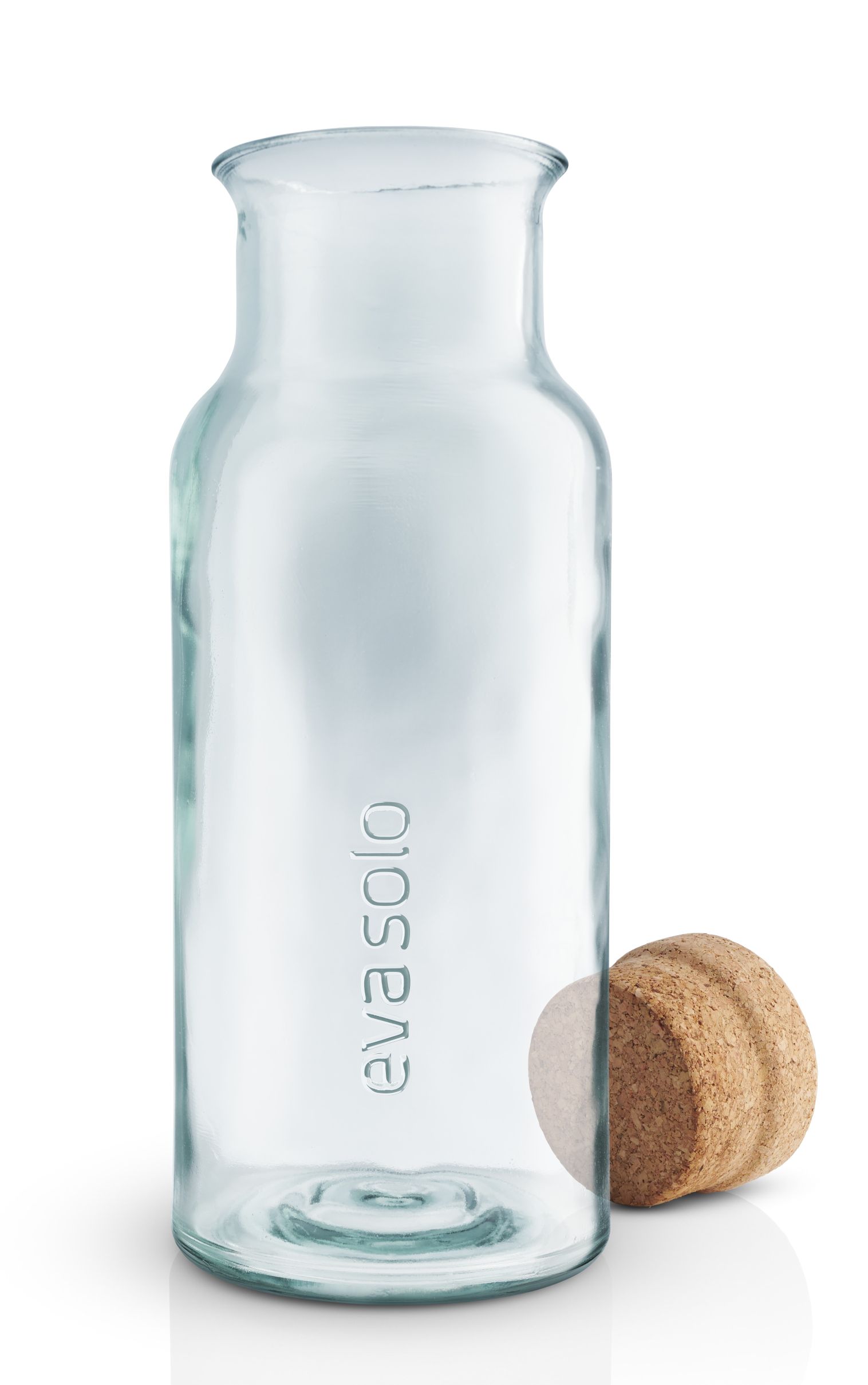 Eva Solo Karaffe aus recyceltem Glas mit Korkverschluss, 1 Liter Fassungsvermögen. Nachhaltige Wasserkaraffe.