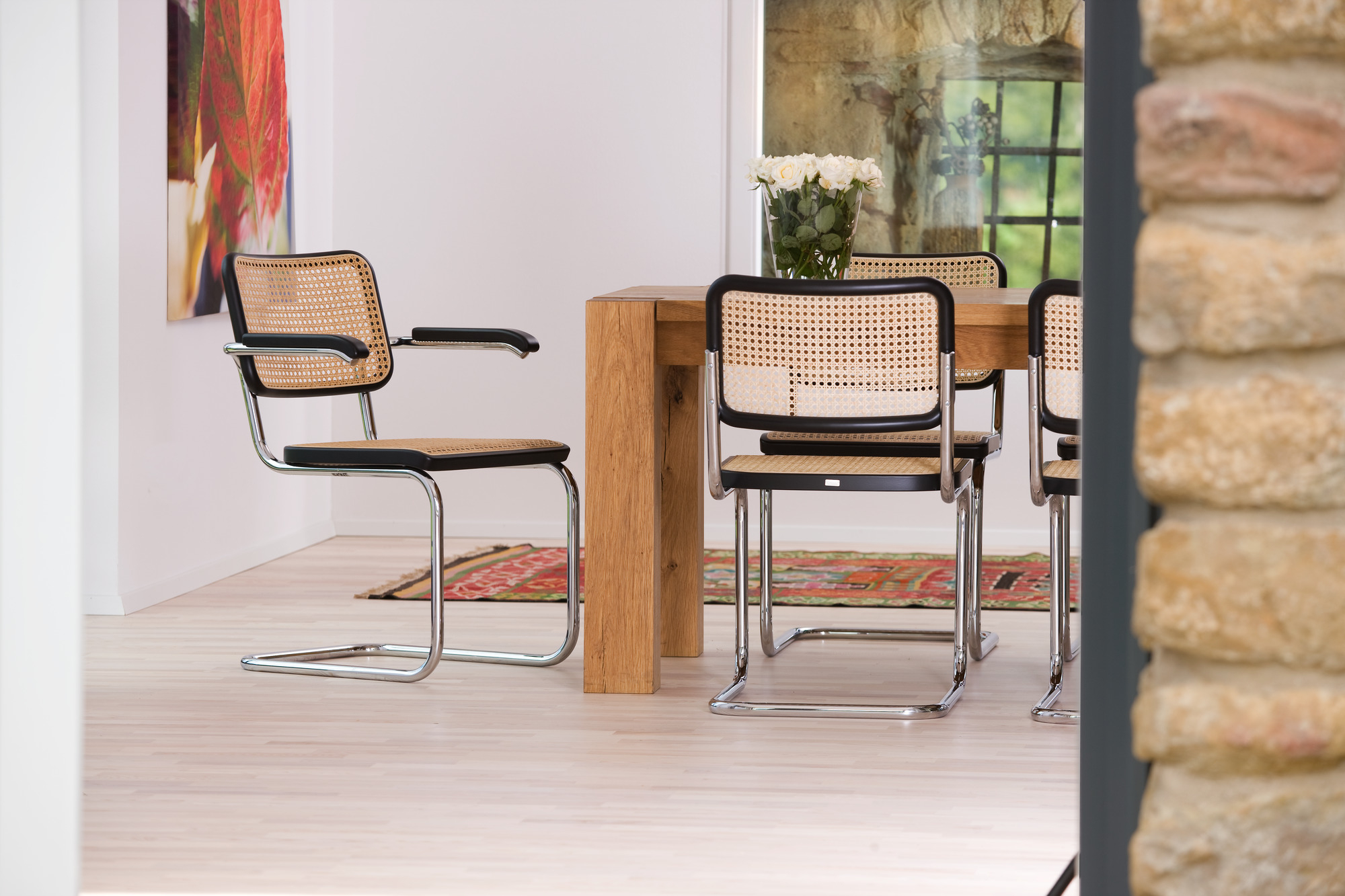 S 64 V Freischwinger Stuhl von Thonet, Stahlrohr, schwarz und Chrom, mit Wiener Geflecht.
