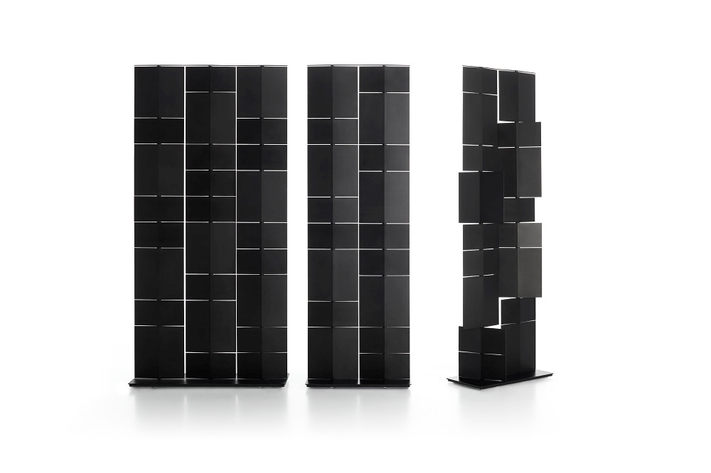 Drei schwarze Divide It Raumteiler Module von MDF Italia auf weißem Hintergrund.