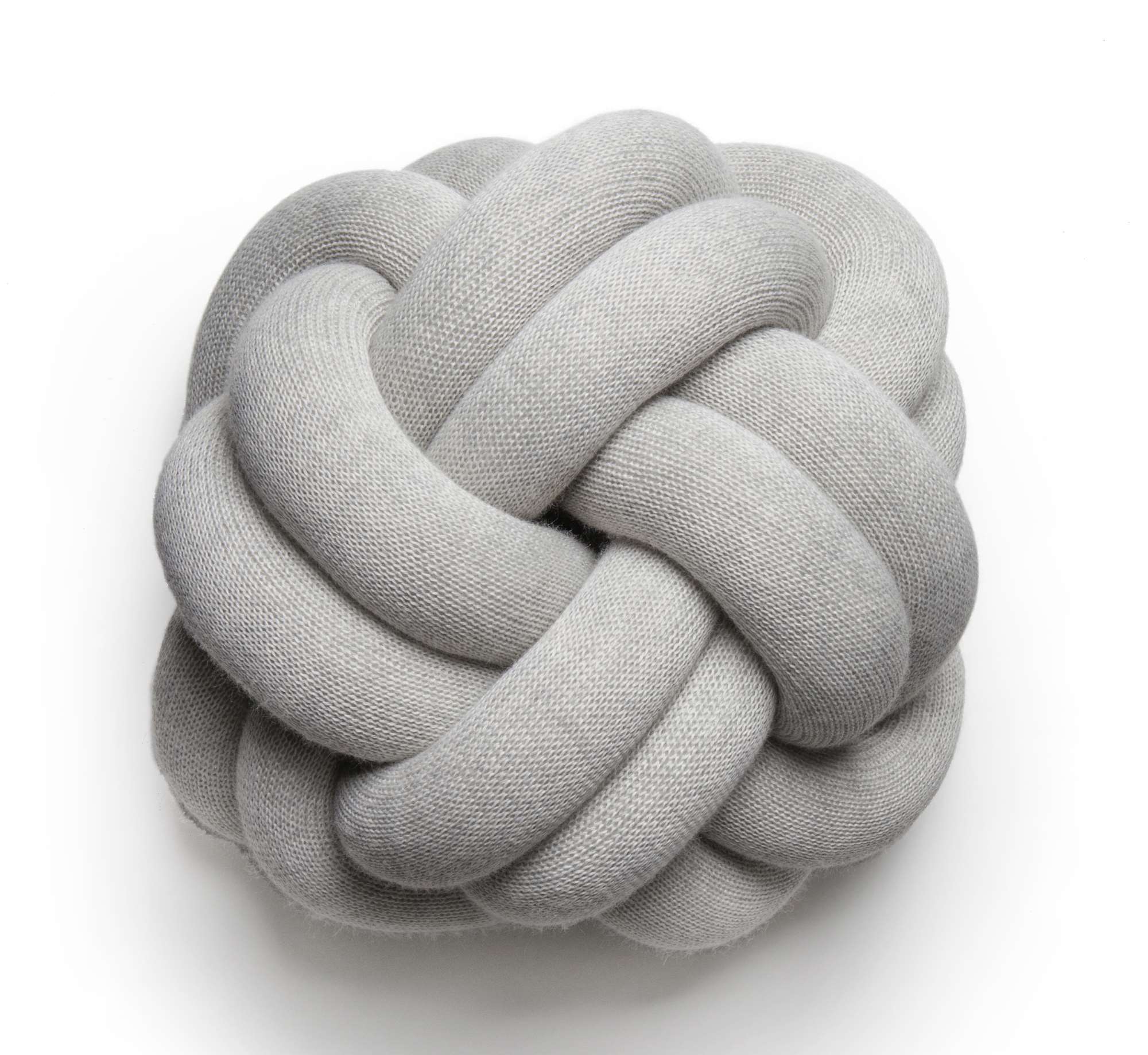 Hellgraues Knot Kissen von Design House Stockholm, dekoratives Wohnaccessoire im modernen Design.
