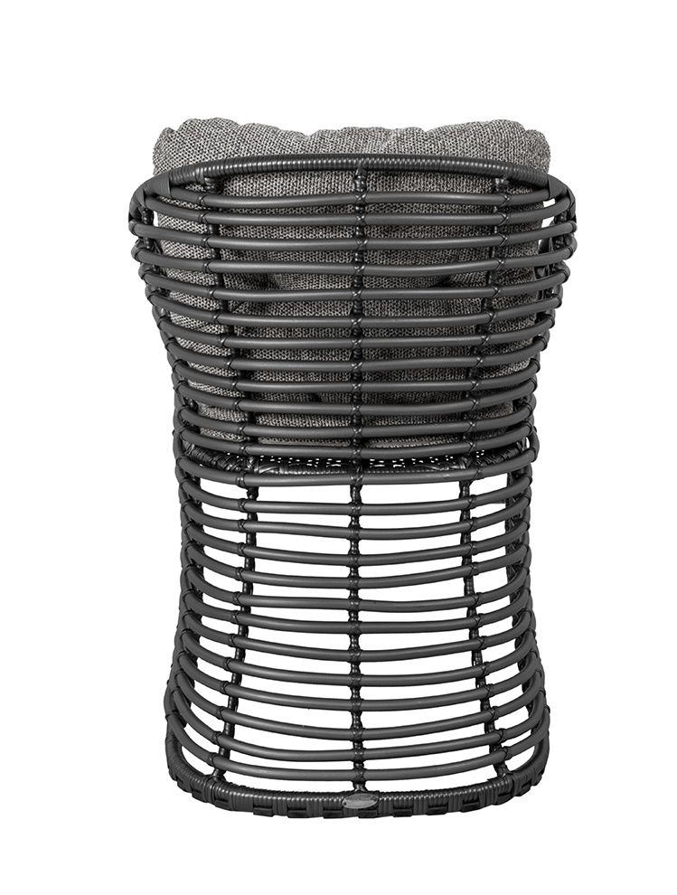 Graphitfarbener Basket Sessel mit grauem Sitzkissen, modernes Design für Garten und Terrasse.