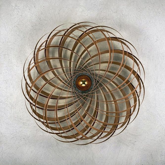 Veneria Wandleuchte Eiche Ø70 cm von Gofurnit, moderne spiralförmige Holzlampe für stilvolle Wandbeleuchtung.