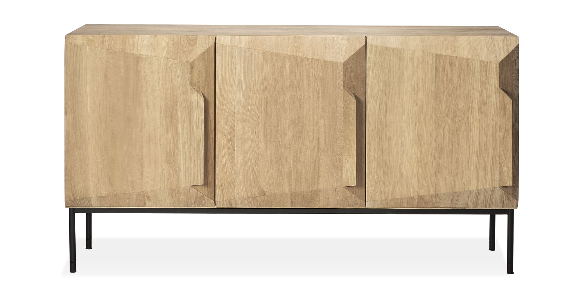 Stairs Anrichte aus Eiche von Ethnicraft mit drei Türen und schwarzem Metallgestell.