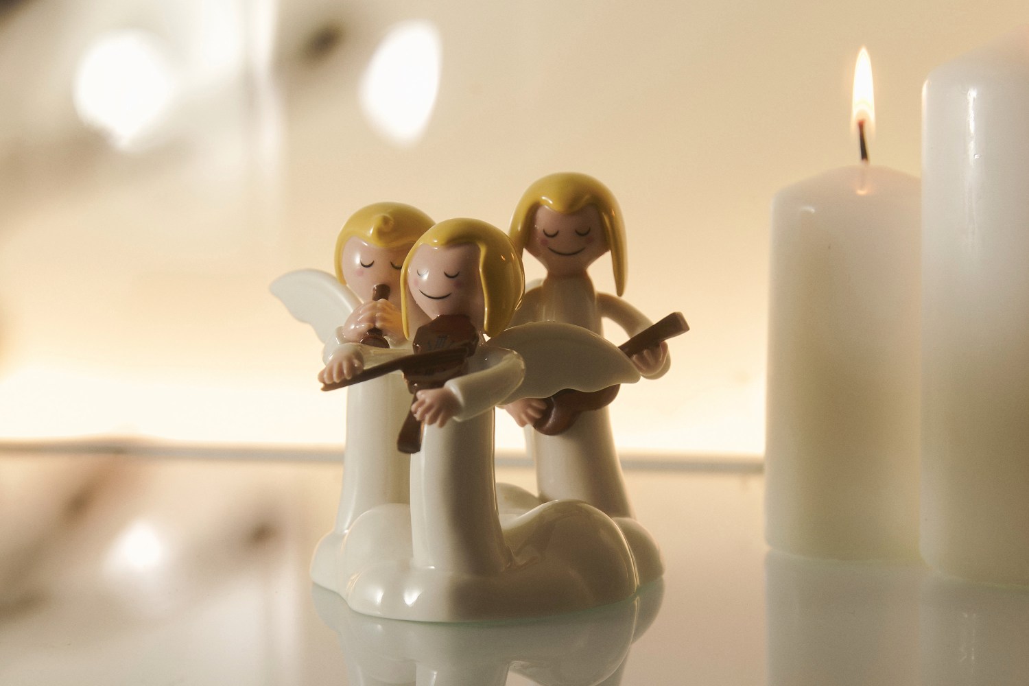 Alessi Happy Eternity Baby Engel Do Re Mi AGJ01: Drei musizierende Weihnachtsengel Figuren aus Porzellan.