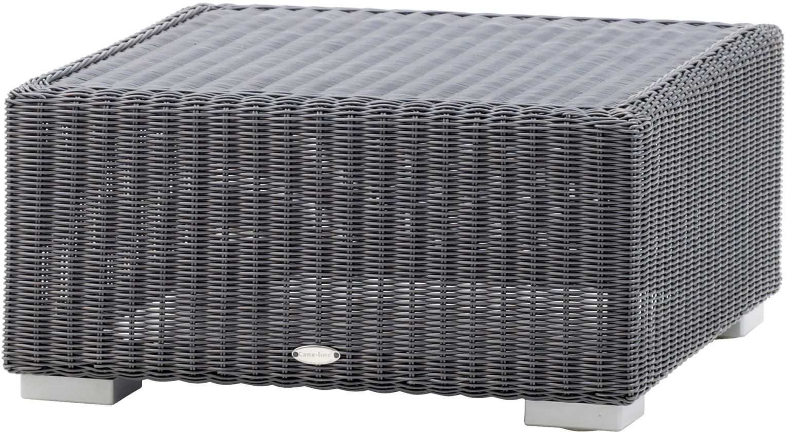 Graphitfarbener Chester Hocker von Cane-Line, geflochten, als Couchtisch oder Sitzgelegenheit für den Garten.