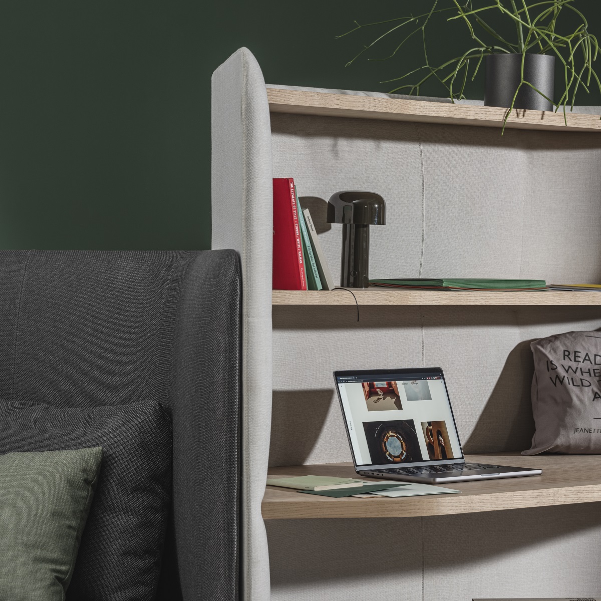 In Out Office BU2250 / BU2251 Loungesessel mit Panel Andreu World