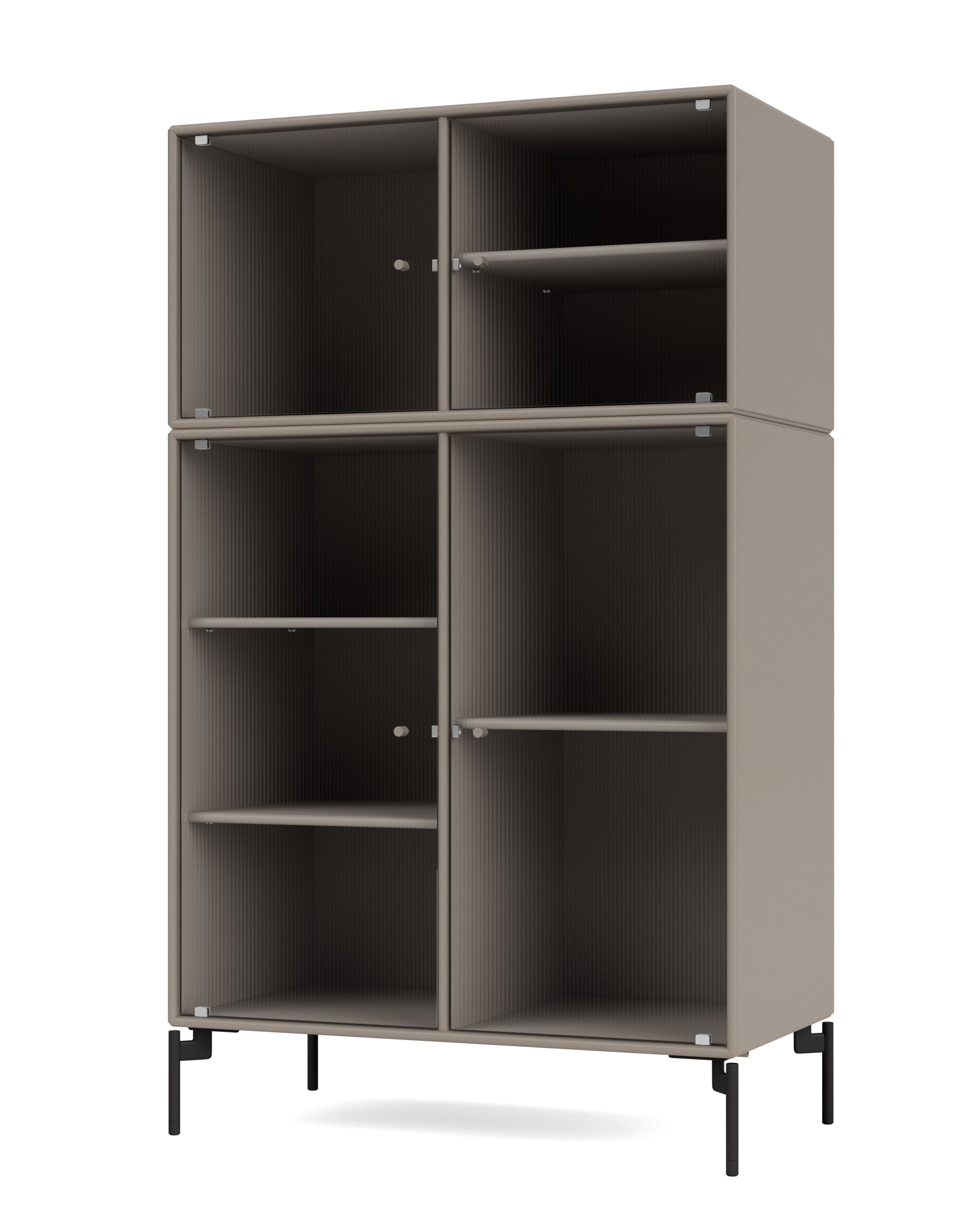 Ripple III Vitrinenschrank in Truffle mit schwarzem Gestell, modernes Design mit Regalen.