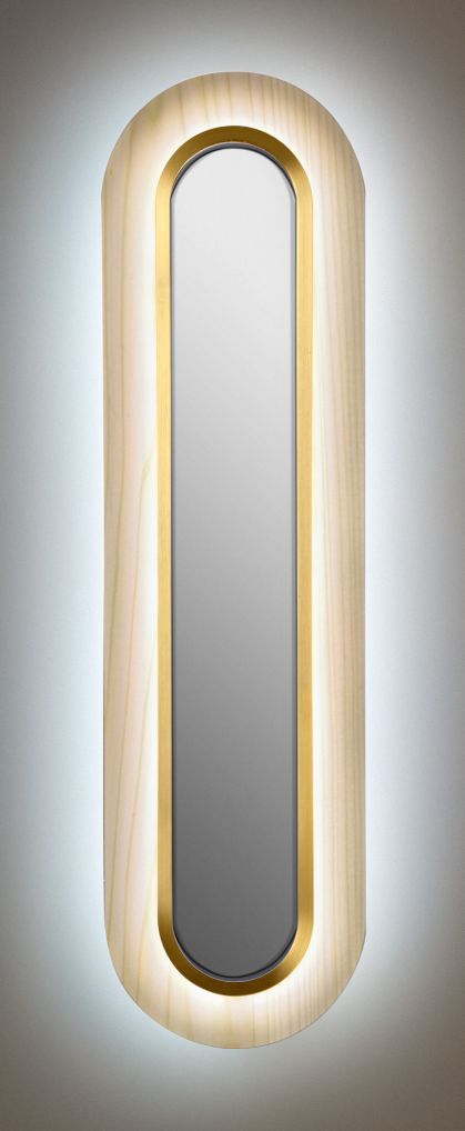 Ovale Lens LED Wandleuchte von LZF Lamps mit goldenem Metallring und indirekter Beleuchtung.