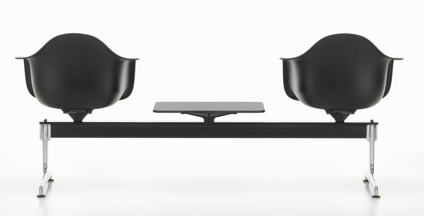 Eames Plastic Armchair RE auf Traverse Vitra