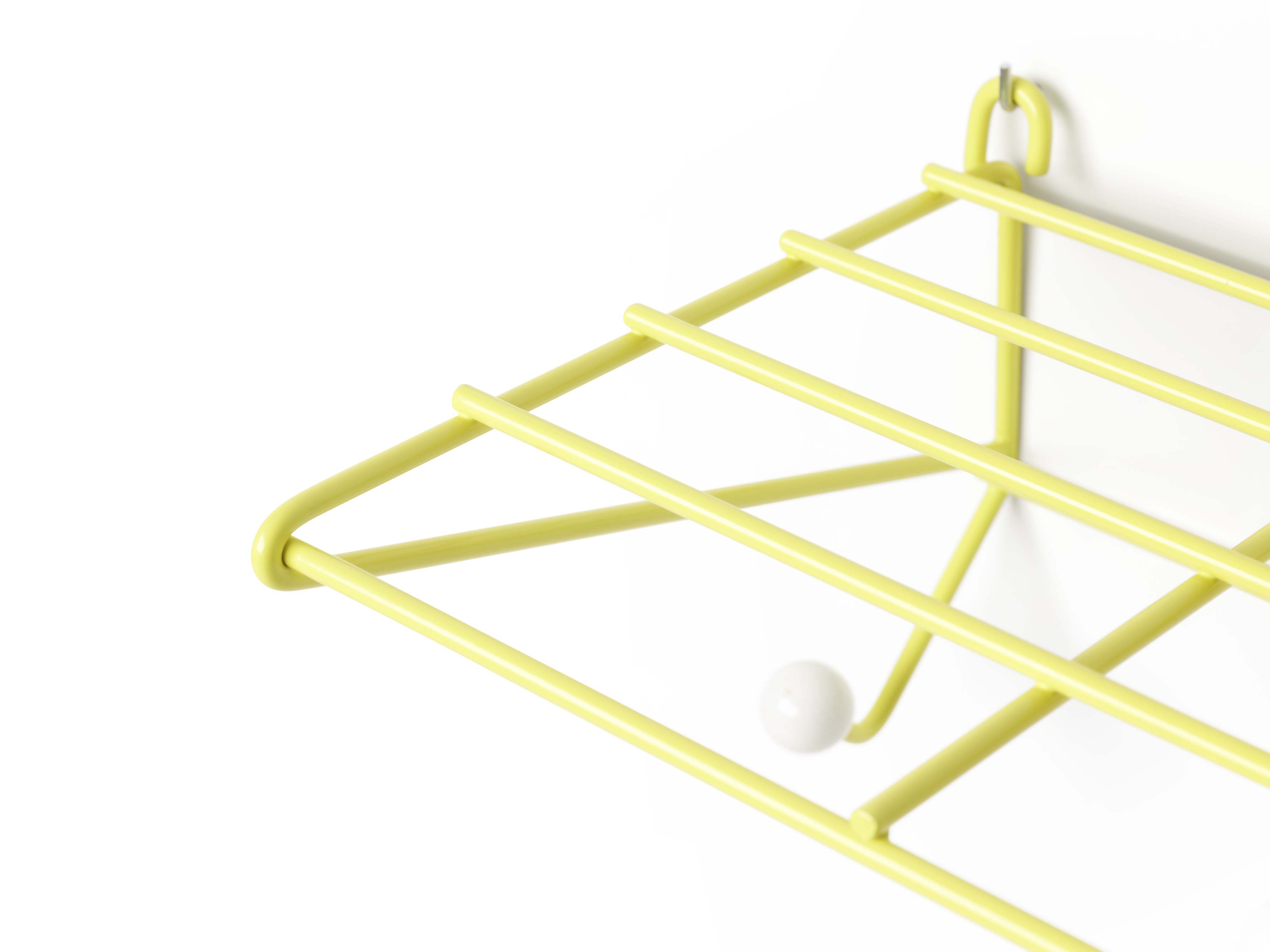 Gelbe Design Garderobe "Spectrum" mit minimalistischem Stil und weißem Haken. Wandgarderobe für Flur.