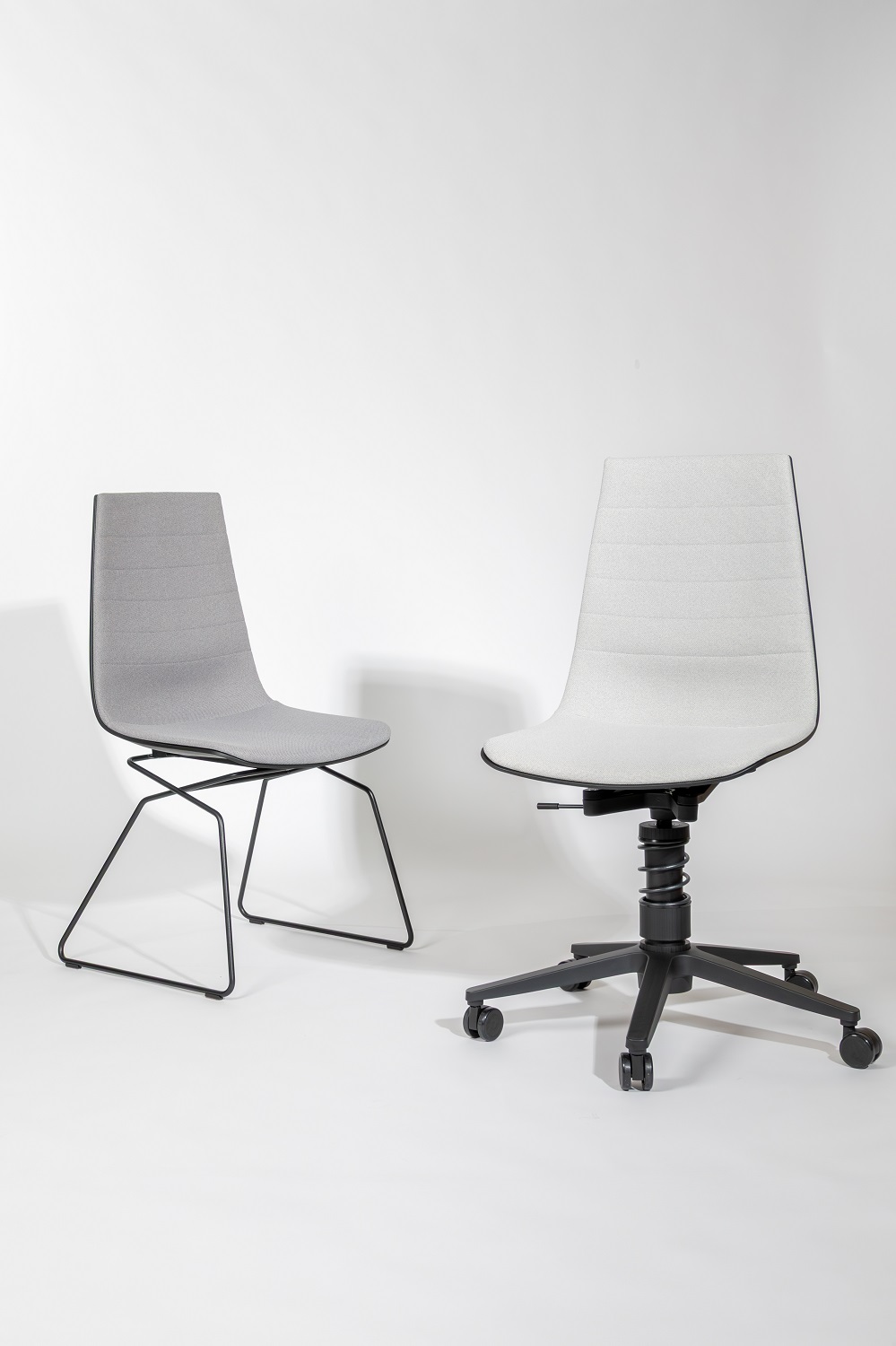 Linu Task Conference Konferenzstuhl mit Federbein Aeris