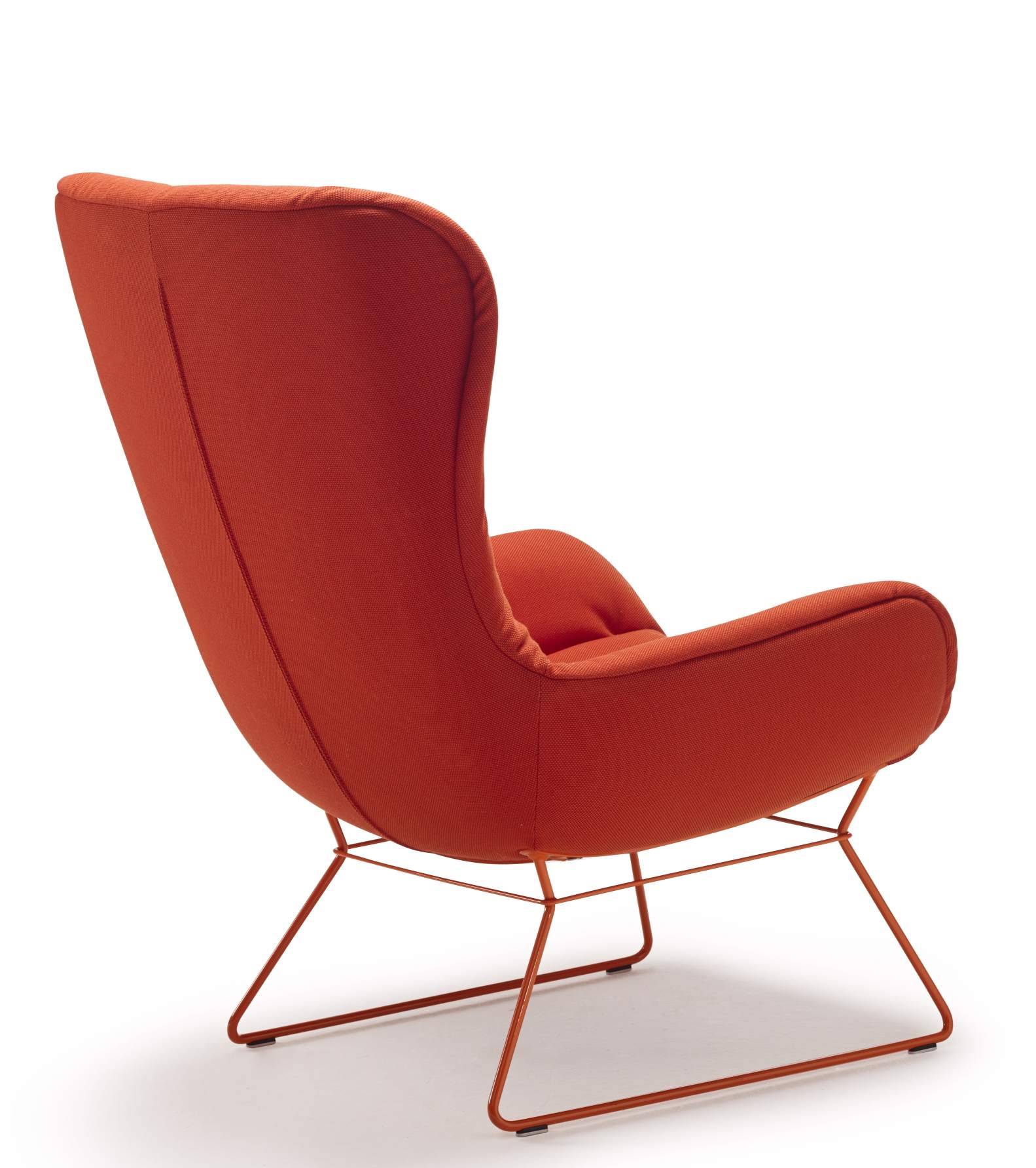 Roter Leya Cocktail Sessel mit hoher Rückenlehne und filigranem Metallgestell, Freifrau Manufaktur.