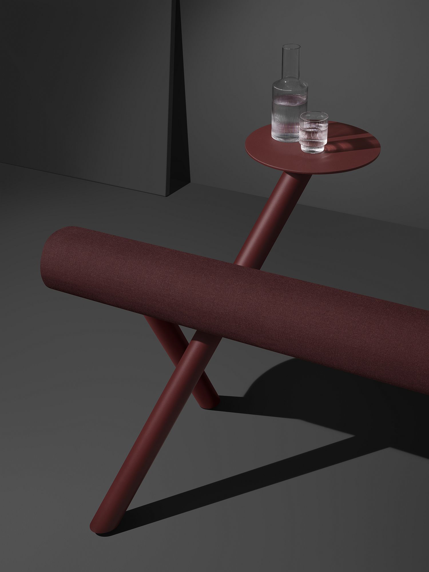 Lumber Floor Sitzmöbel: Moderne Sitzbank in Rotbraun mit passendem Beistelltisch und Wasser.