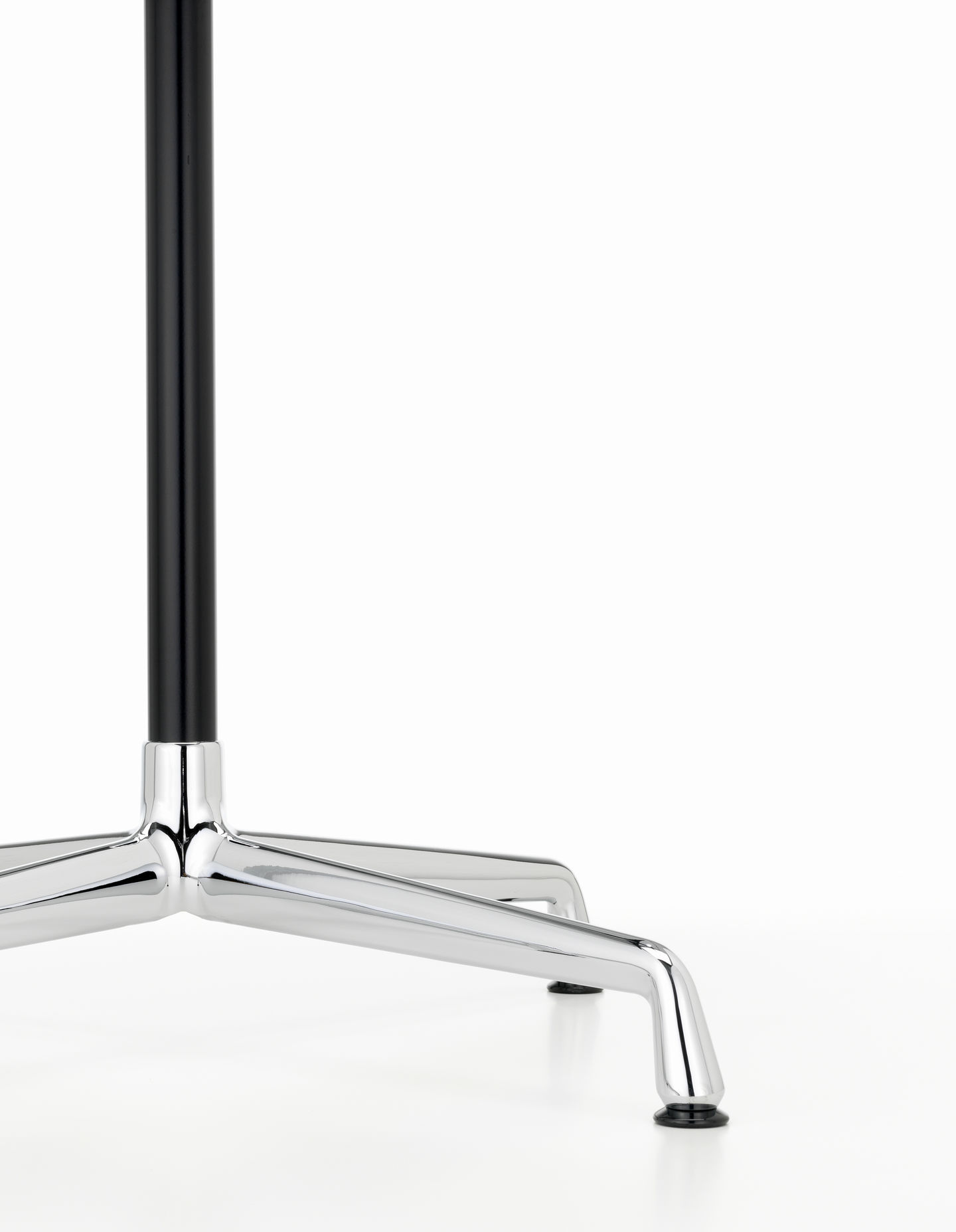 Eames Contract Tables High Stehtisch Ø 80 cm  Vitra