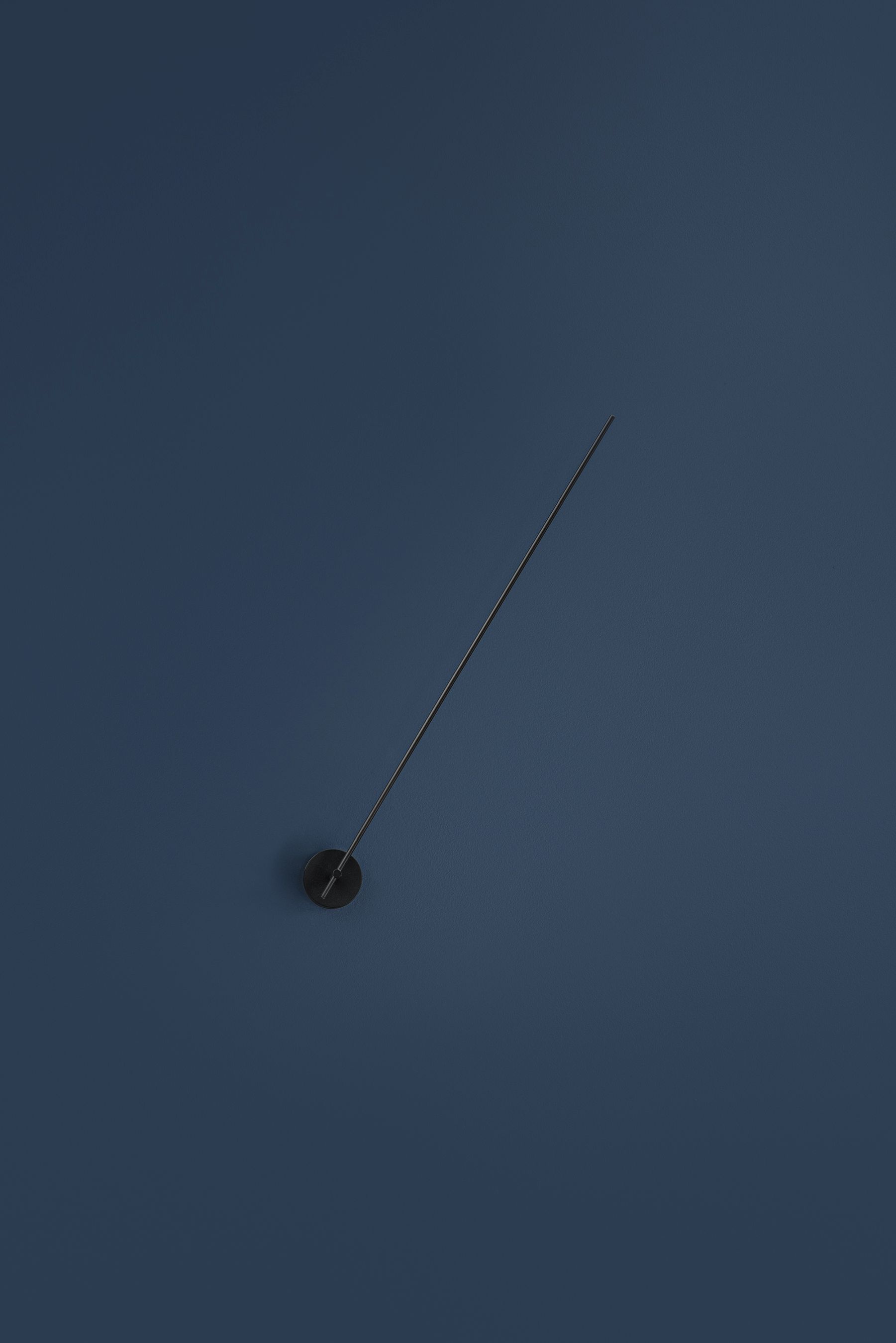 Minimalistische Light Stick Wandleuchte von Catellani & Smith, modernes Design für indirekte Beleuchtung.