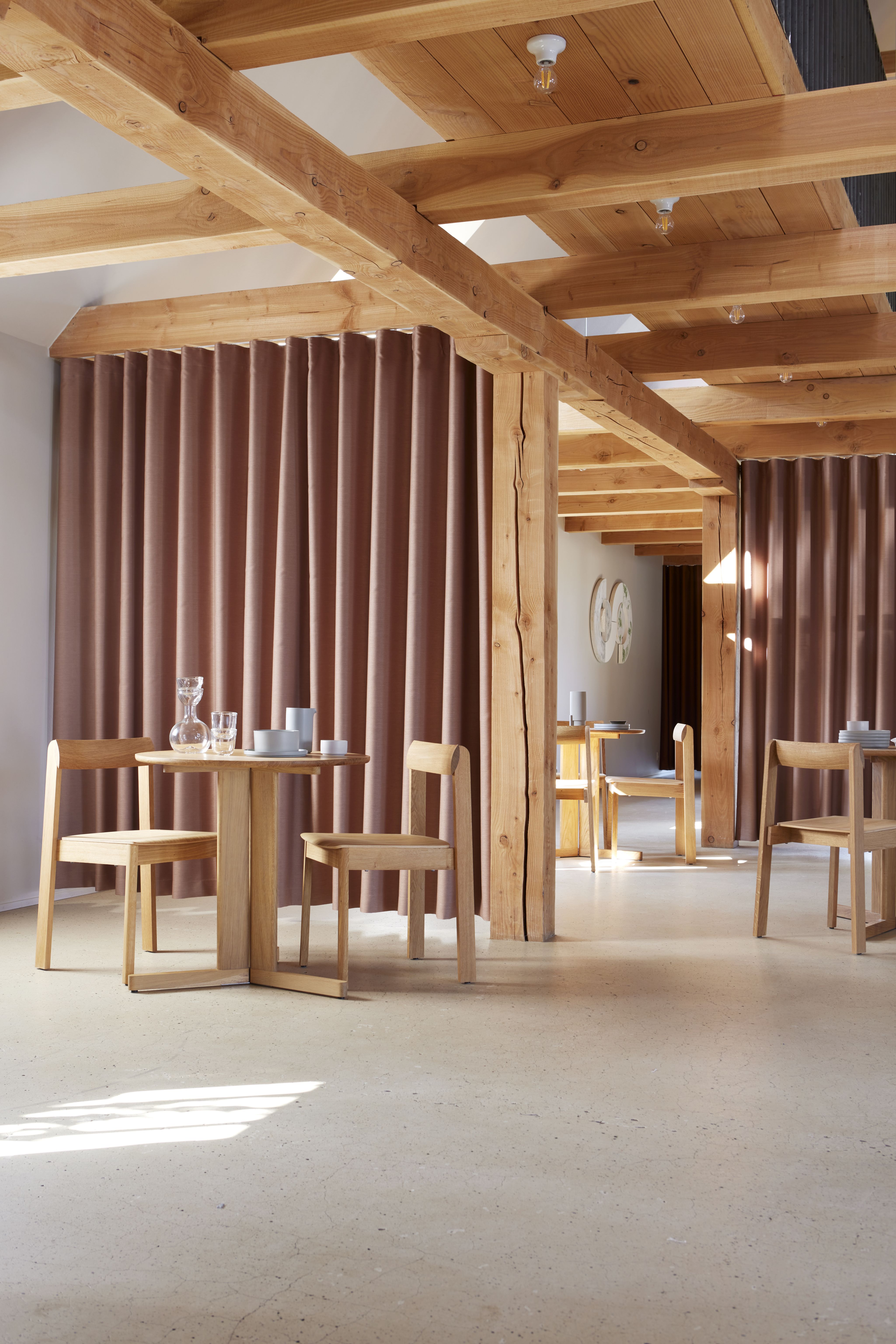 Trefoil Tisch Ø 75 Eiche Form & Refine