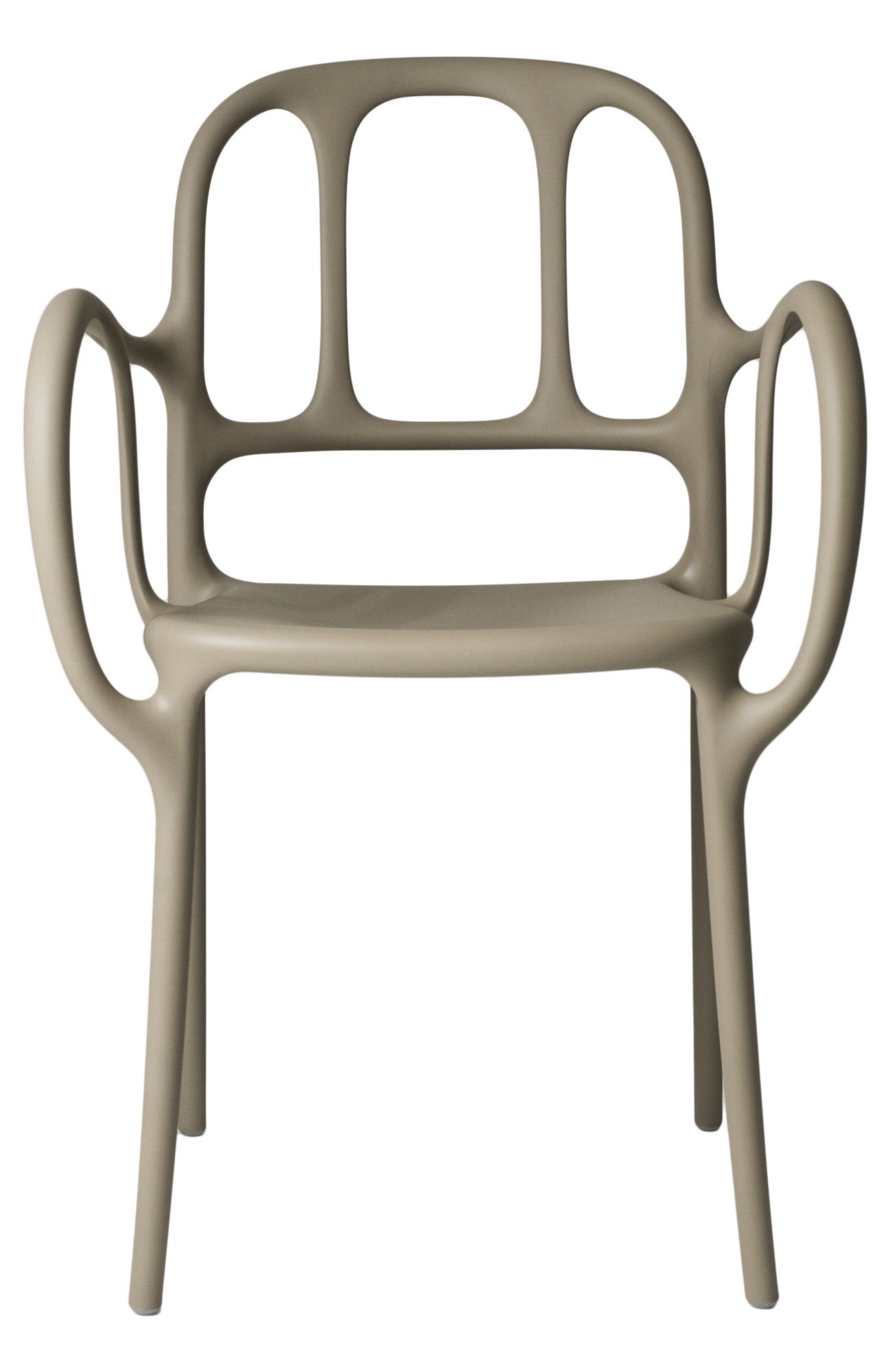 Beiger Milà Chair Stuhl von Magis, moderner Designstuhl mit Armlehnen für Esszimmer und Wohnbereich.