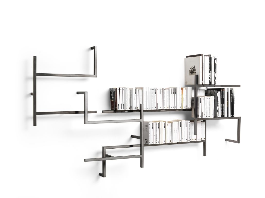 Antologia Wandregal von Mogg, modernes Design, Metall, mit Büchern dekoriert, für Wohnzimmer und Büro.