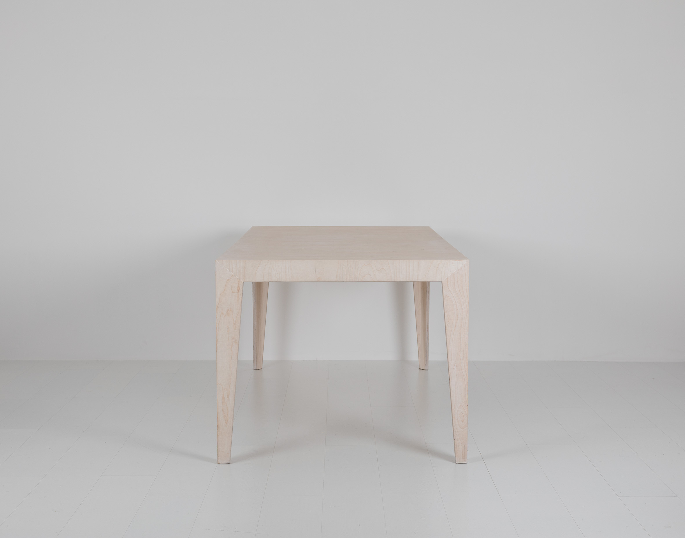 MARTA Minimalistischer Holztisch Das ganze Leben