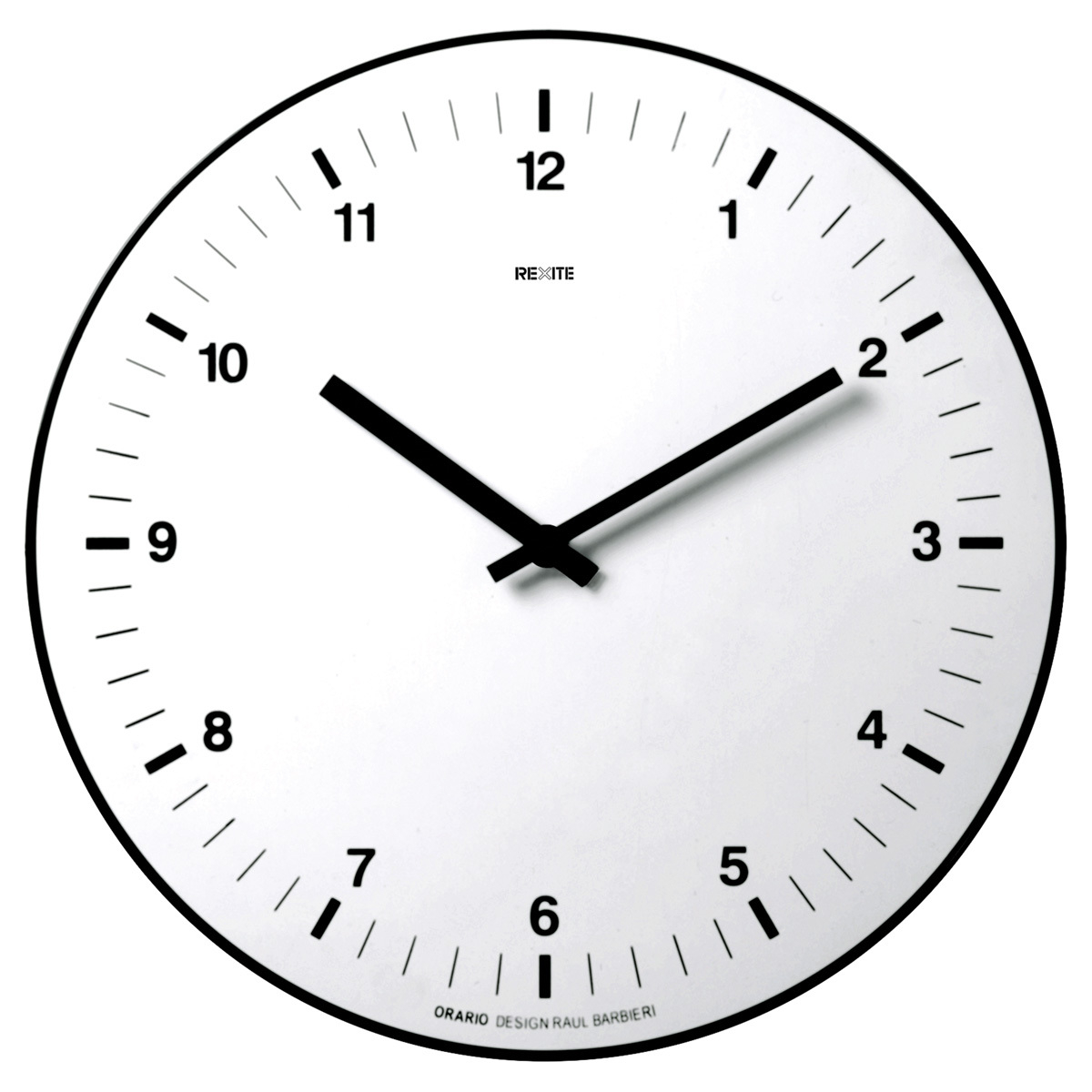 Weiße Orario Wanduhr von Rexite mit schwarzen Zeigern und Ziffern für die Wand.