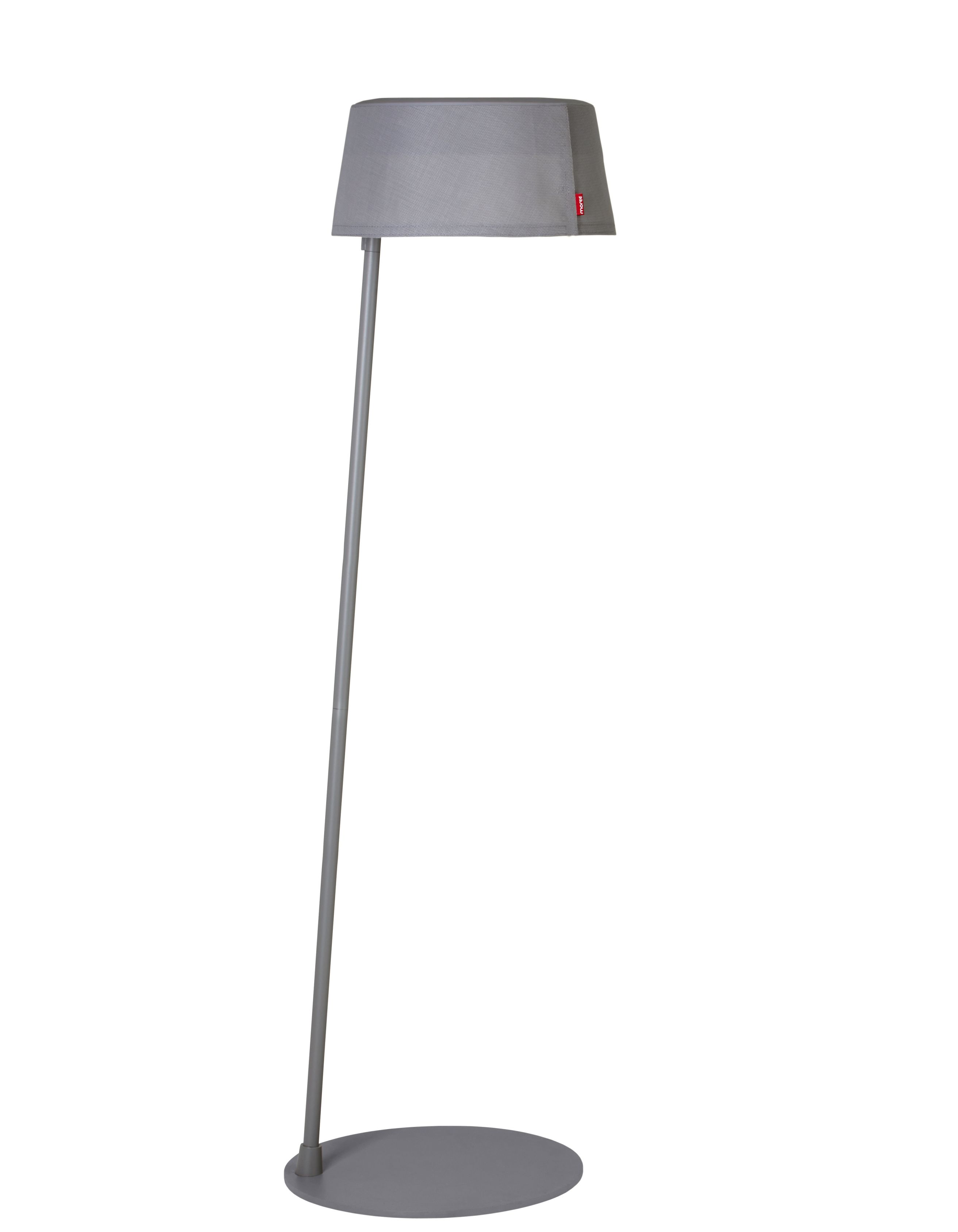 Graue ISA-BELLE Solar Stehleuchte von Moree. Moderne Gartenleuchte mit Stoffschirm und Solarfunktion.