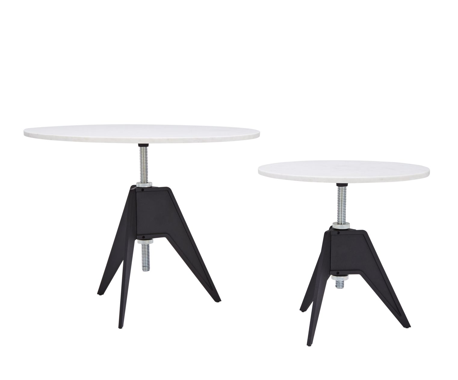 Zwei Screw Café Tische von Tom Dixon mit weißer Tischplatte und schwarzem Metallfuß.