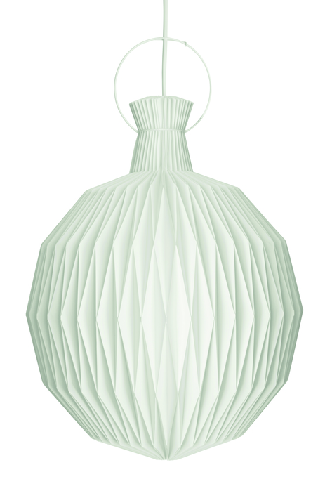 Weiße Model 101 Pendelleuchte von Le Klint mit plissiertem Papierschirm und filigranem Design.
