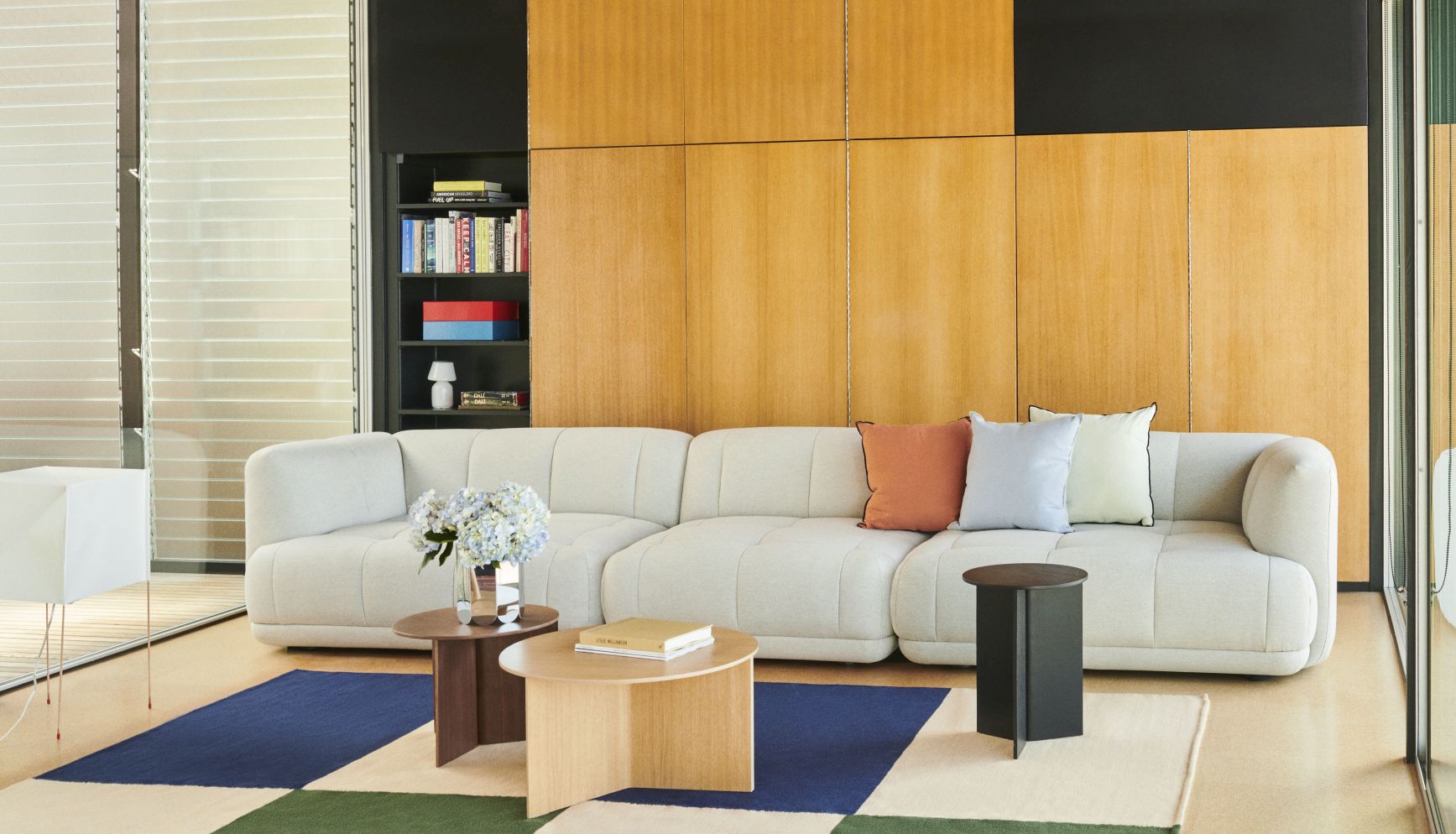 Ethan Cook Teppich von Hay, Peach Green Check Muster, Größe 170x240 cm im Wohnzimmer.