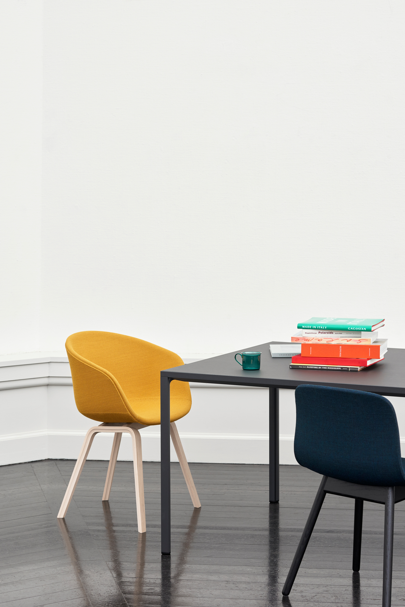 About A Chair AAC23 / AAC 23 Stuhl mit Vollpolster Hay