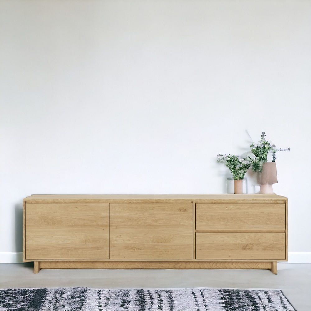 Ethnicraft Wave TV Anrichte aus massivem Eichenholz, modernes Sideboard mit Schubladen und Türen.