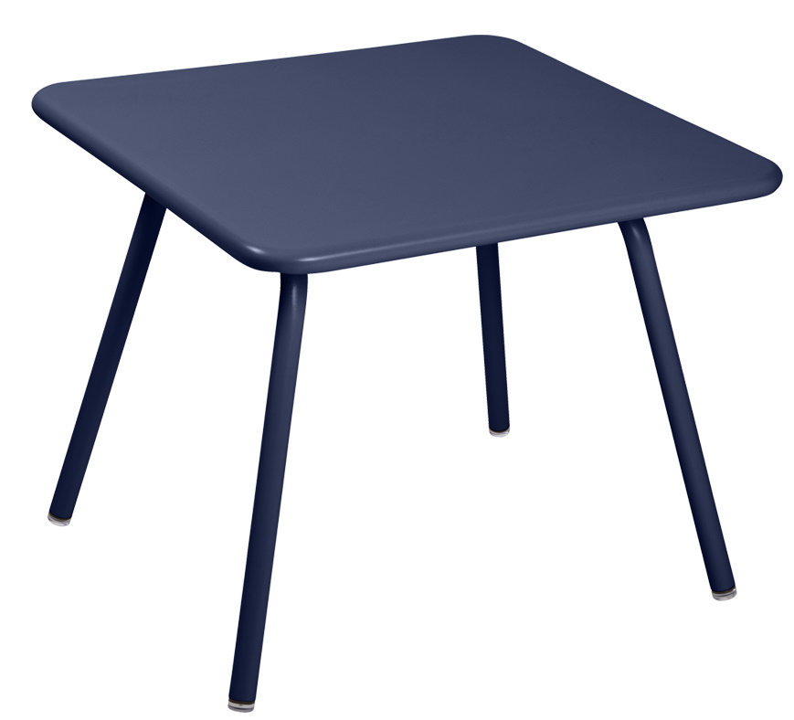Blauer, quadratischer Fermob Kindertisch für den Außenbereich, ideal für Garten und Terrasse.