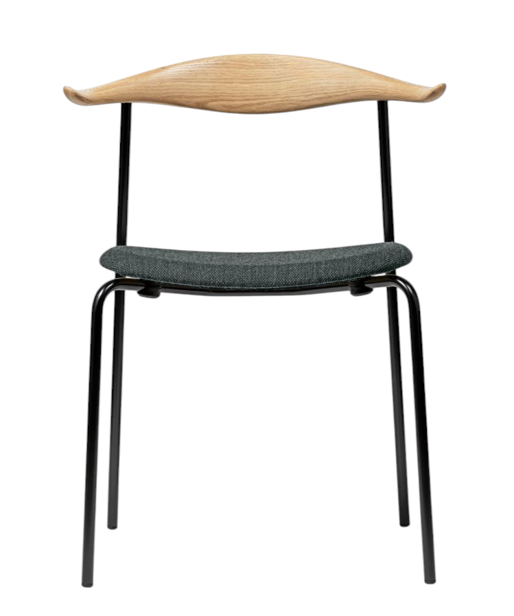 CH88P Stuhl von Carl Hansen & Søn mit Holzlehne und gepolstertem Sitz.