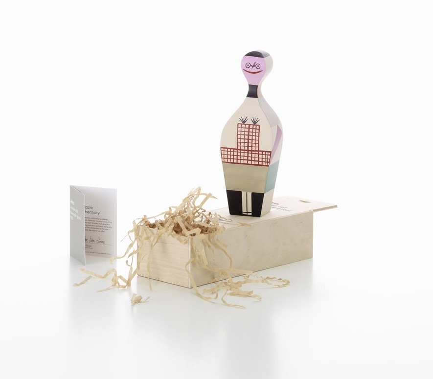 Vitra Wooden Doll No. 8 Holzfigur auf Holzkiste mit Füllmaterial und Echtheitszertifikat.