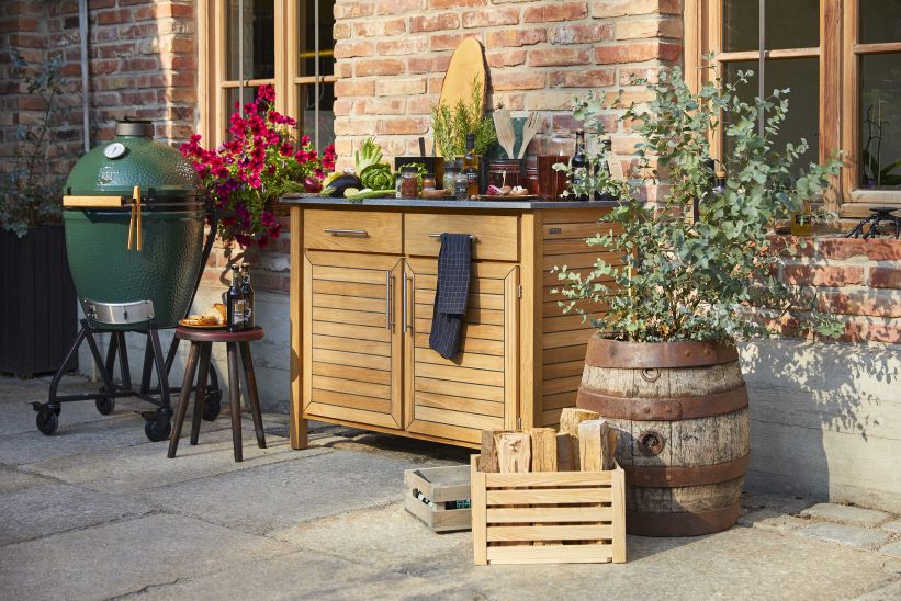 Weishäupl Deck Pflanzboard 2-er Element für Outdoor-Küche mit Grill, Kräutern und Holzbottich.