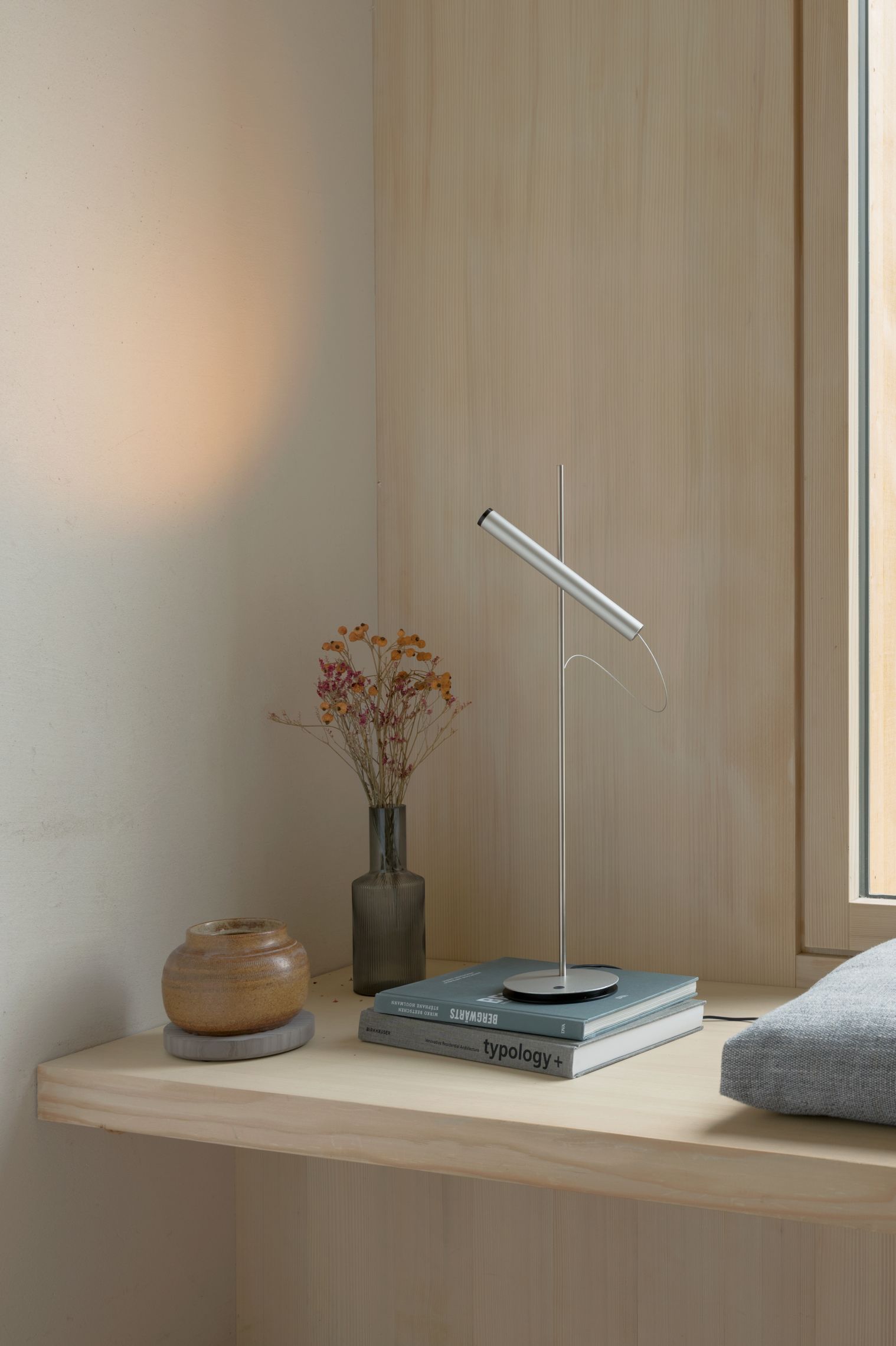 LINIjA T Tischleuchte Baltensweiler