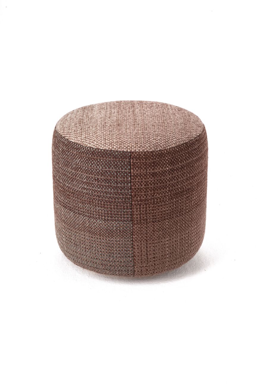 Nanimarquina Shade Outdoor Pouf Hocker 4A in Braun, runder Sitzhocker für den Außenbereich.