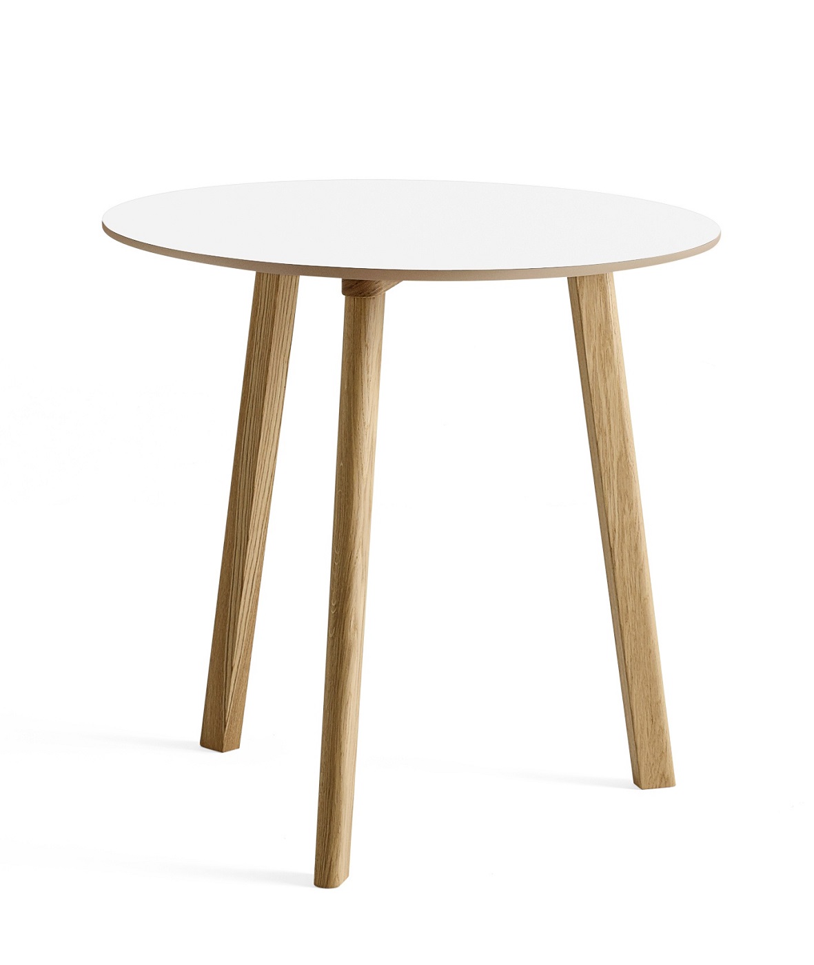 Hay CPH Deux 220 Tisch mit runder, weißer Tischplatte und hellen Holzbeinen. Beistelltisch für Wohnzimmer.