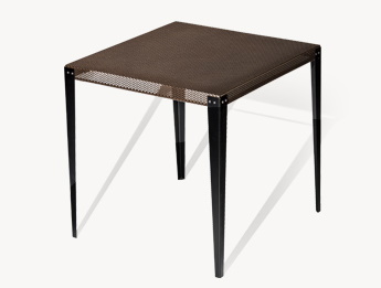 Quadratischer, brauner Design-Tisch mit schwarzem Metallgestell. Moderner Beistelltisch oder Esstisch, passend zum Moroso Diesel Stil.