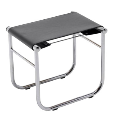 Schwarzer 9 Tabouret Hocker von Cassina mit verchromtem Stahlrohrgestell und Lederbezug.