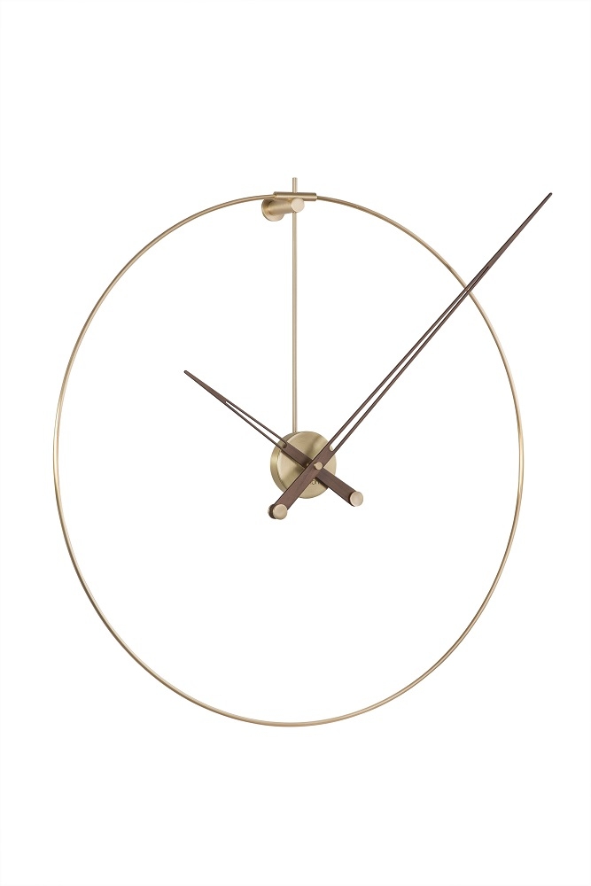 New Anda G Wanduhr: Runde, goldfarbene Design-Uhr mit braunen Zeigern für stilvolle Wanddekoration.