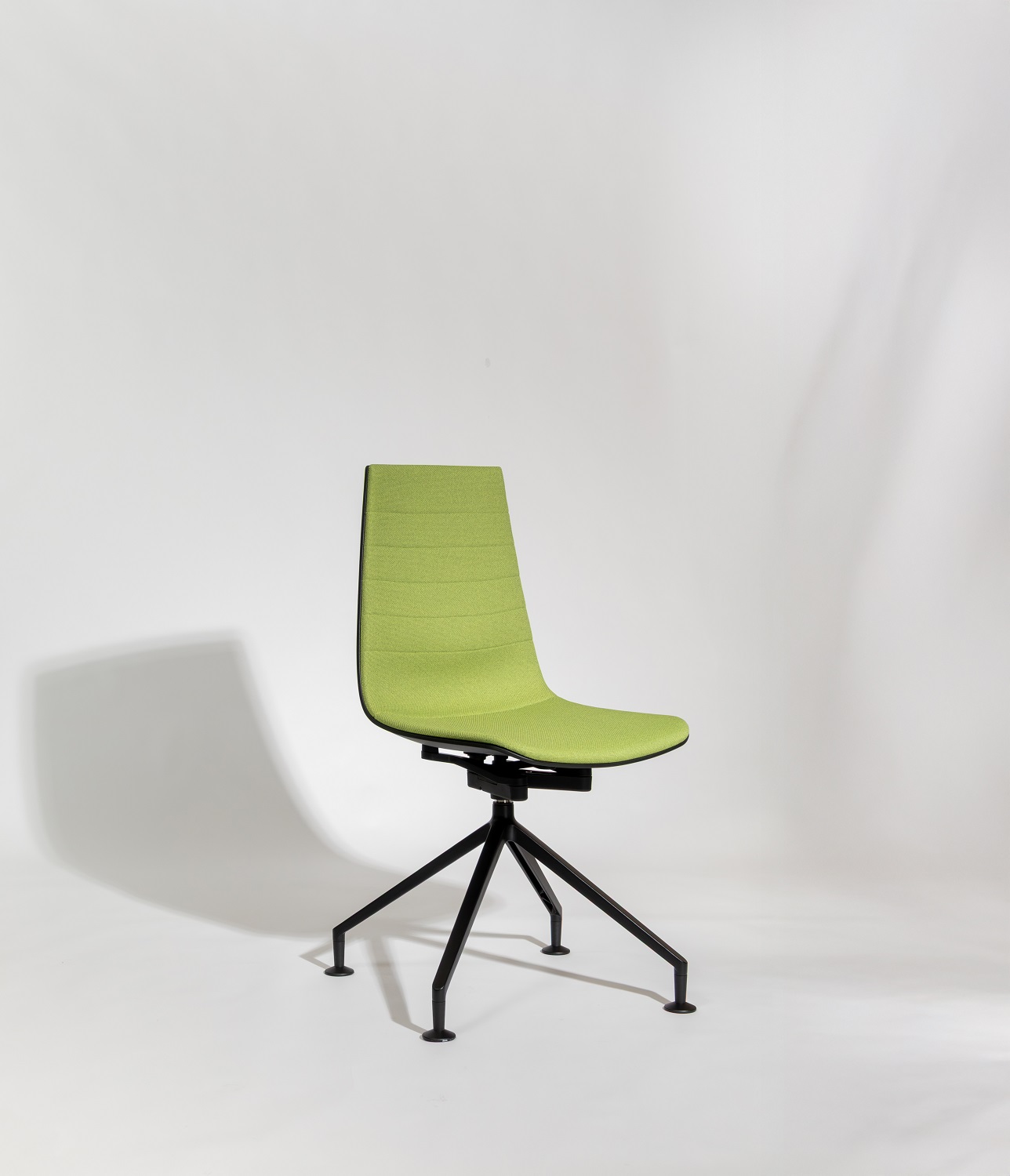 Linu Conference Konferenzstuhl mit Fußkreuz Aeris