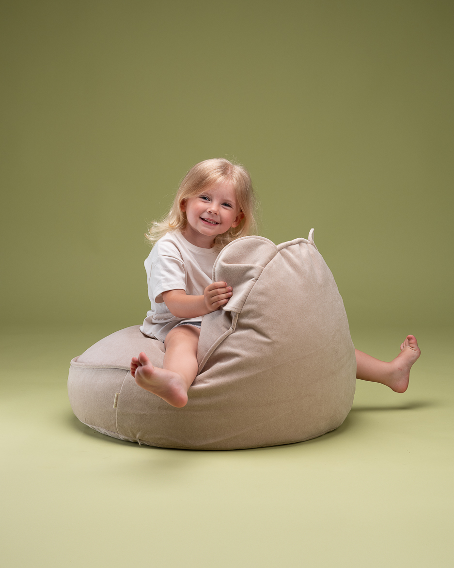 Teddy Kindersitzsack Samt staubiges Beige Wigiwama